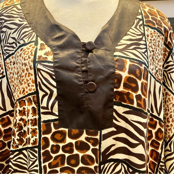 Vintage animal print kimono with v neck and original buttons - Picture 4 of 10